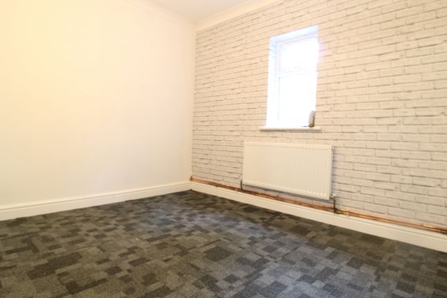 Maisonette to rent in Westland Close, Stanwell, Staines
