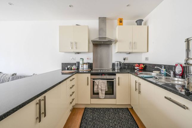 Flat for sale in The Mast, Gallions Reach, London
