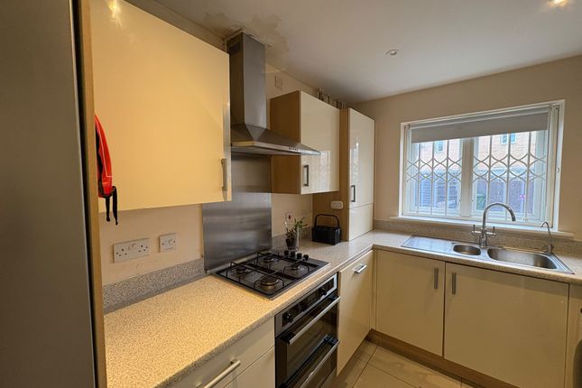 16, Bernwelle Avenue, ROMFORD photo 3