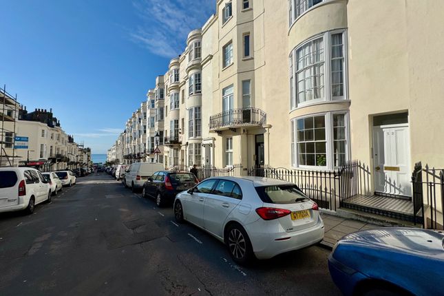 30, Hove photo 5