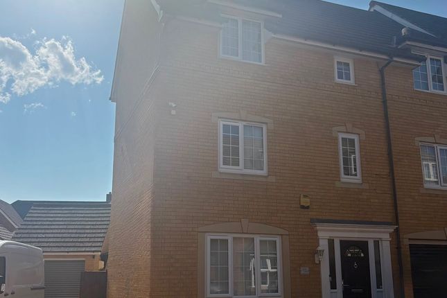 15, Matthau Lane, Milton Keynes photo 2