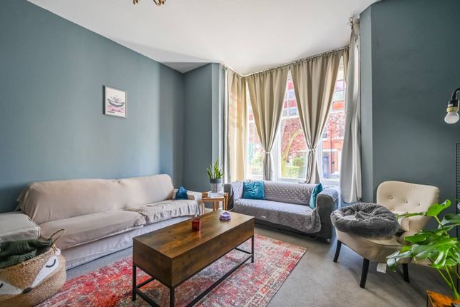 Thumbnail Flat for sale in Baronsmere Road, East Finchley, London