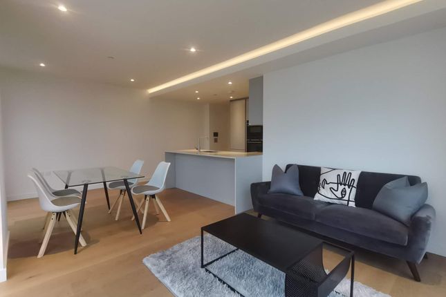 Flat for sale in Blackwall Way, London