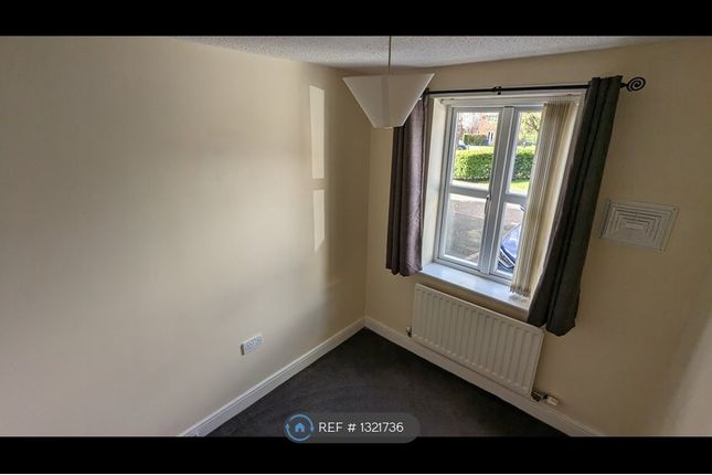 Flat to rent in Upton Rocks Avenue, Widnes