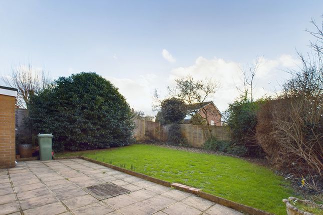 Detached house for sale in 2/3 Bedrooms - Oaks Close, Horsham, West Sussex