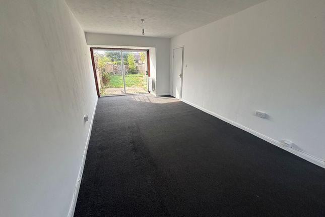 3 Sharpecroft, Harlow photo 2