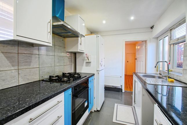 9, Hawthorn Drive, Swinton photo 4