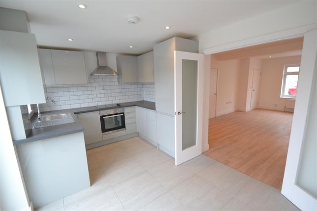 Detached house to rent in Crossfield Road, Hoddesdon, Hertfordshire