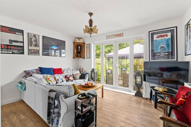 5, Willow Way, Sunbury photo 3