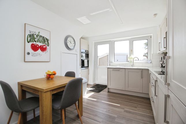 20, Cherry Tree Walk, Wakefield photo 4