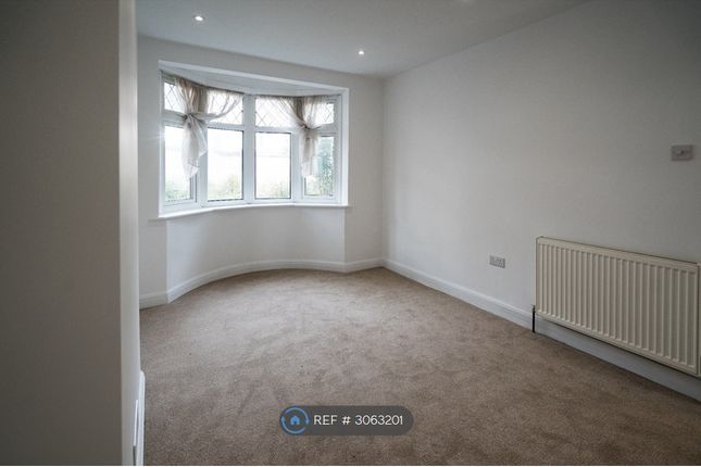 Castlewood Drive, London photo 3