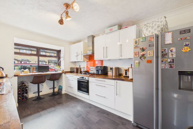 26, Underwood, Folkestone photo 4