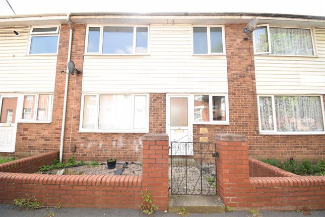 Town house to rent in Wesley Street, Wakefield