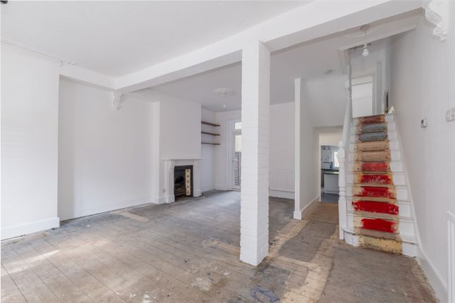 124, Charlton Lane, London photo 4