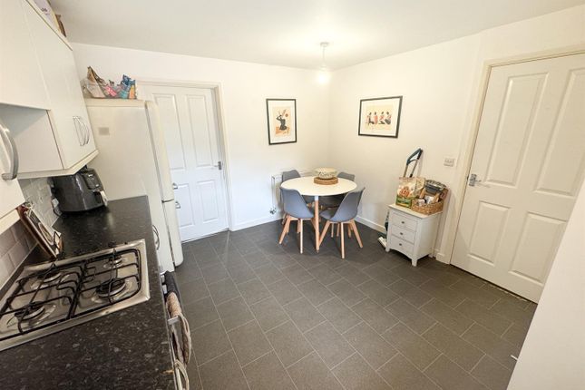 37, Carltonwood Close, Corby photo 4