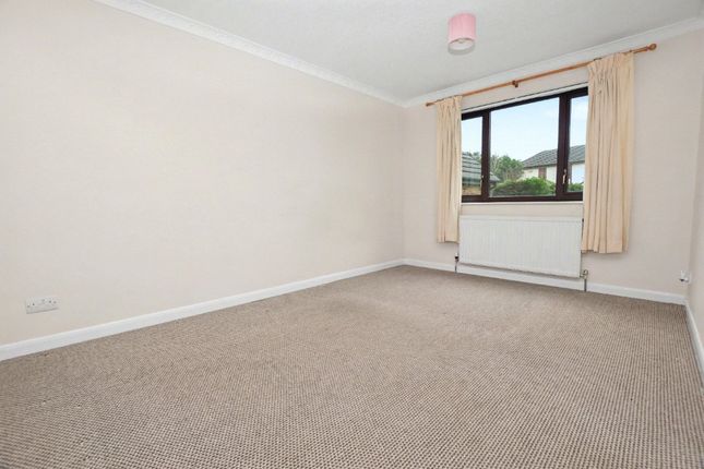 4, Steeple Avenue, Wakefield photo 5