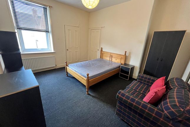 24, Sixth Avenue, Newcastle Upon Tyne photo 4