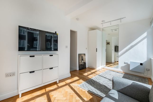 1-bed flat on Flat 3, Marqueen Court, 42, Kensington Church Street, London, £2,795/mo