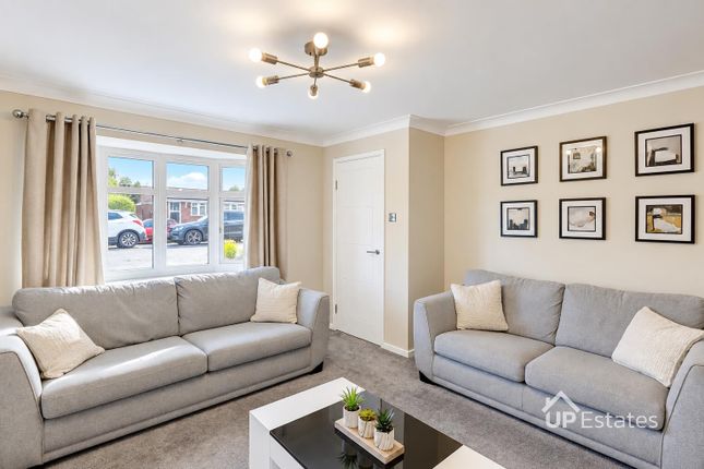 21, Cambridge Drive, Nuneaton photo 4