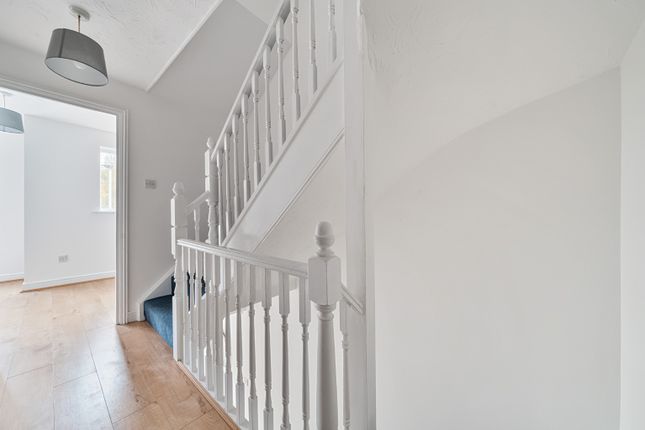 96, Grimsby Grove, London photo 4