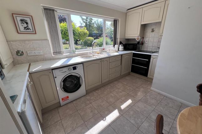 26, Clarendon Close, Gillingham photo 2