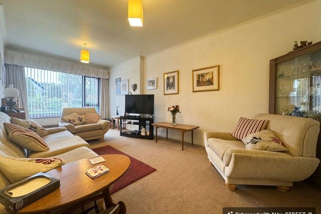 8 Glensharragh Gardens, Belfast photo 2