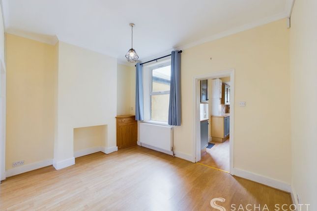 3 Queens Road, New Malden photo 4
