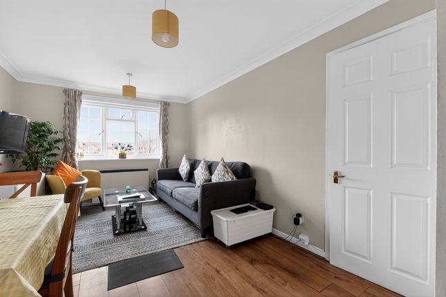 Flat 14, Heron Court, 18, Wilkins Close, Mitcham photo 4