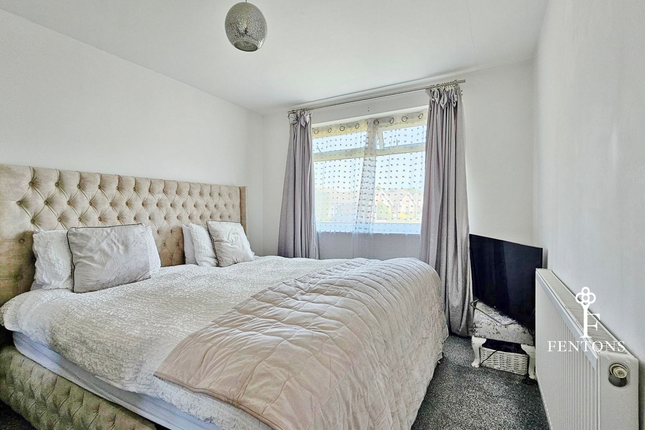 64, Laburnum Crescent, Kirby Cross photo 5