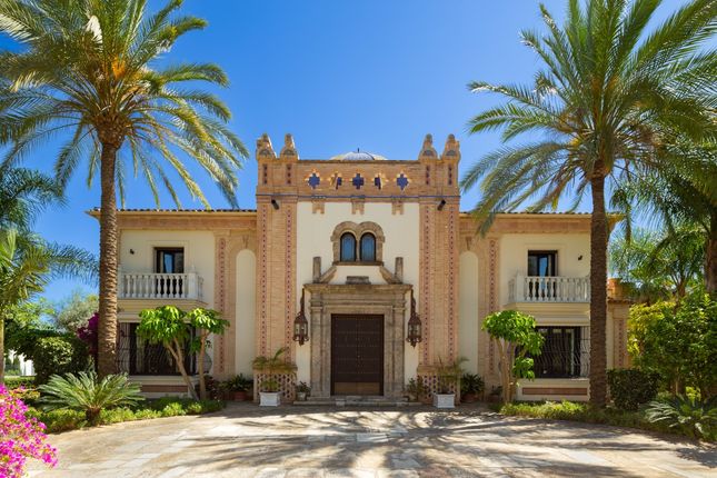 Thumbnail Villa for sale in Marbella, Málaga, Spain