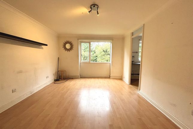 90, Ross Close, Saffron Walden photo 3