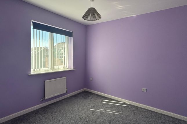 10, Bates Way, Swindon photo 4