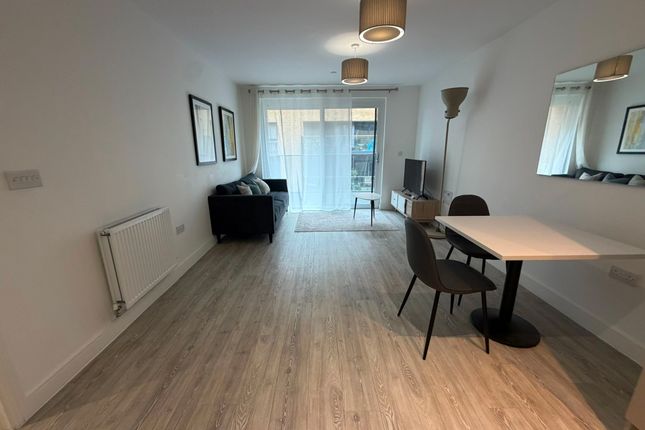 Flat 15, 2 Hoffmans Road, London photo 3