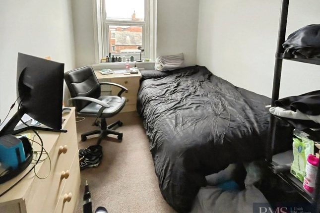 48, Myrtle Grove, Newcastle Upon Tyne photo 4