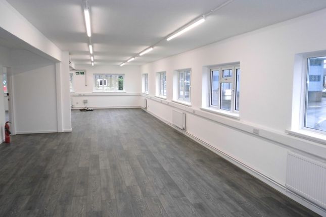 Office to let in 1st Floor Right, Globe House, Cirencester Business Estate, Love Lane, Cirencester, Gloucestershire