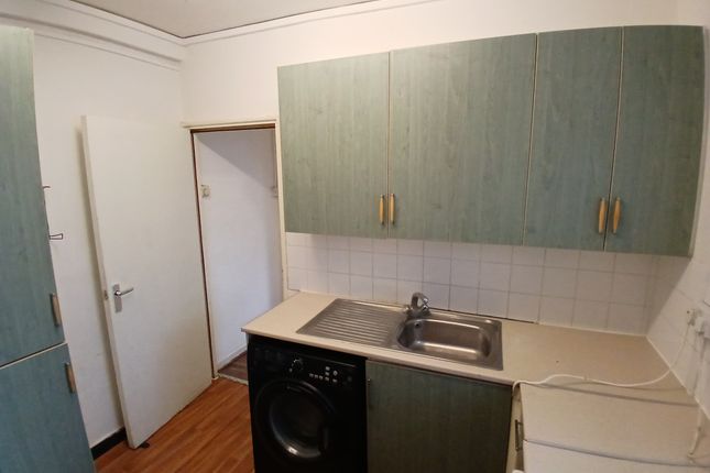 10 Landin House, Thomas Road, London photo 5