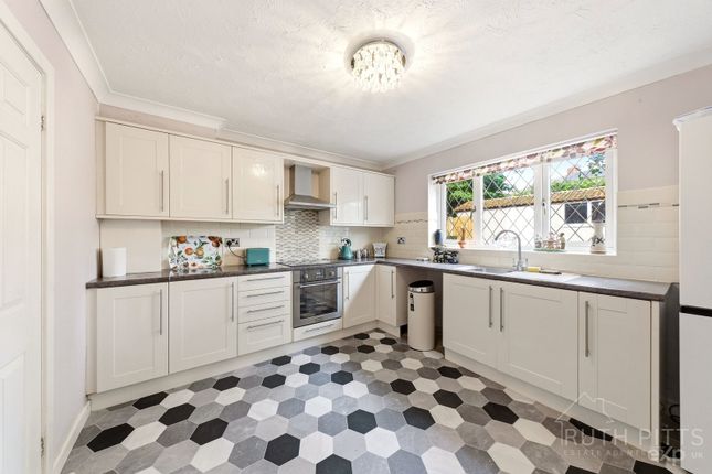 4, Lime Tree Court, Pontefract photo 4