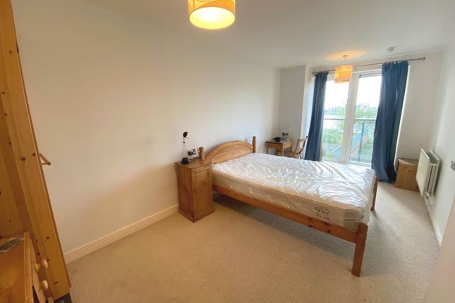 Flat to rent in Sark Tower, Erebus Drive