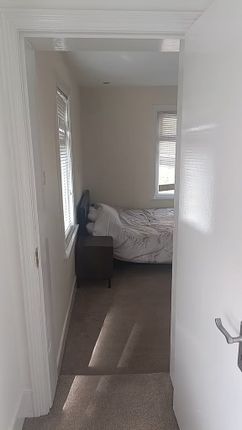 Room to rent in Annesley Avenue, London