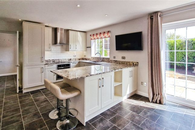 28, Wiggett Grove, Bracknell photo 2