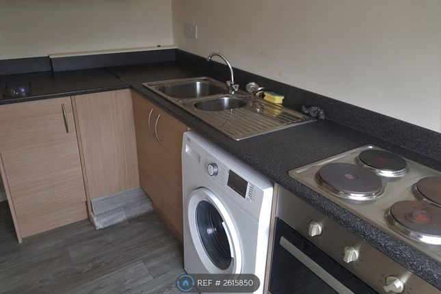 Carr Manor Road, Upstairs Flat, Leeds photo 3