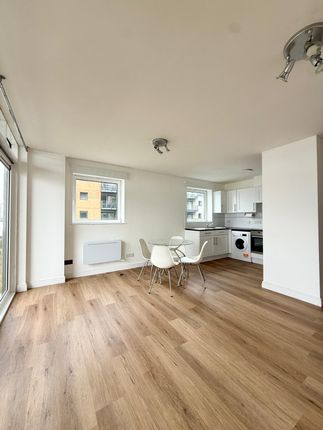 24, Sheerness Mews, London photo 2
