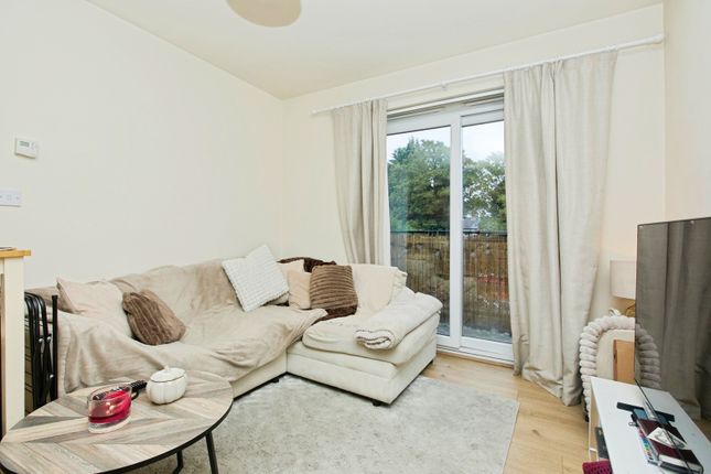 5, Finings Court, Staffordshire photo 2