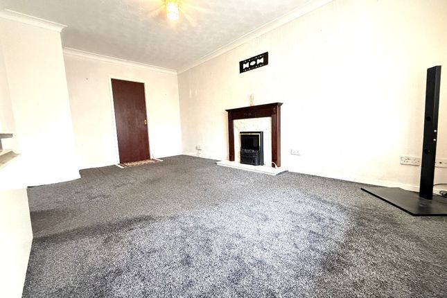 8 Highbank, Blackburn photo 4