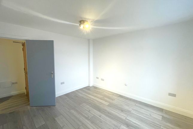 Flat to rent in Park Lane, Wembley