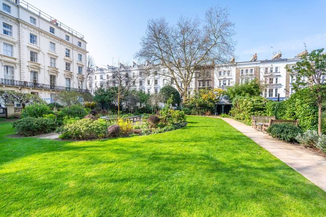 Flat for sale in Leinster Square, Bayswater, London