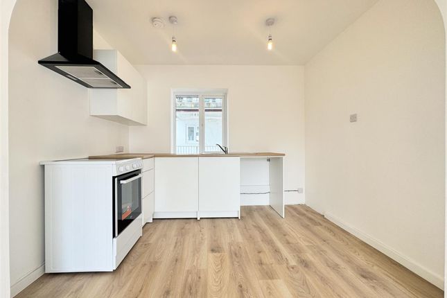 Flat 6, Attenborrow Court Alexandra Road, Newquay photo 2