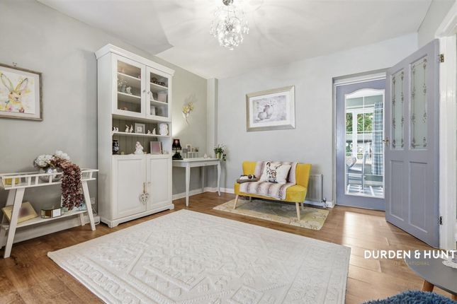 16 Woolhampton Way, Chigwell photo 4