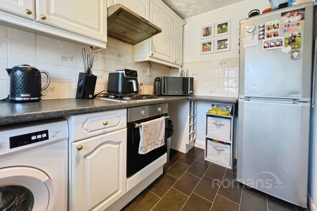 45, Loddon Way, Surrey photo 4