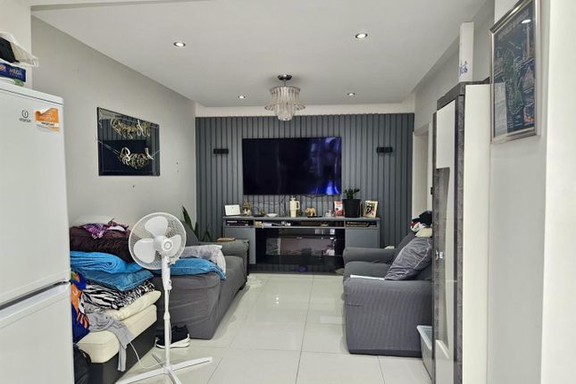 73A, Meadowbank Road, London photo 3